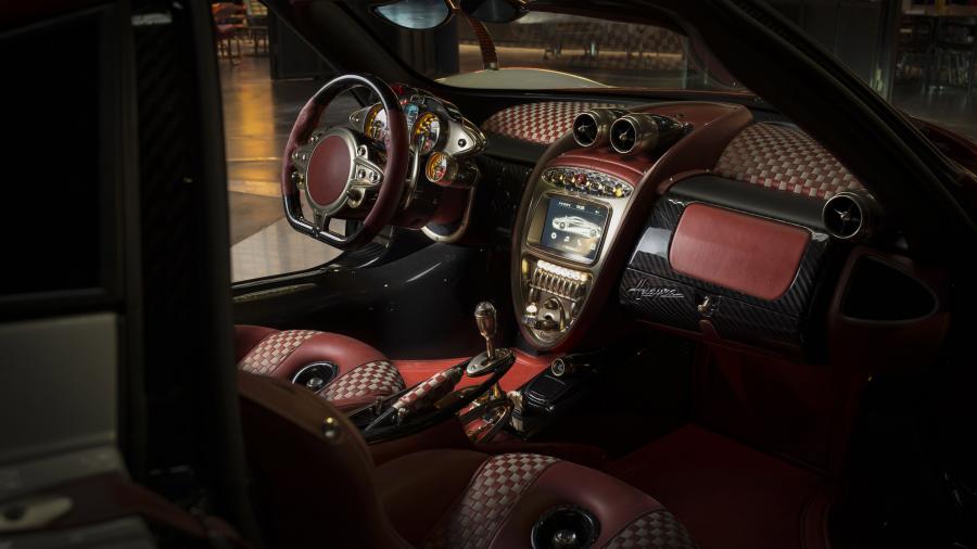 Интерьер Pagani Huayra Lampo 2017 года  (фото 10 из 60)